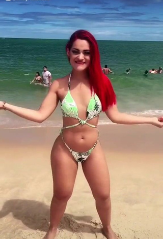 Belleza Mayca Delduque con Tanga en la playa