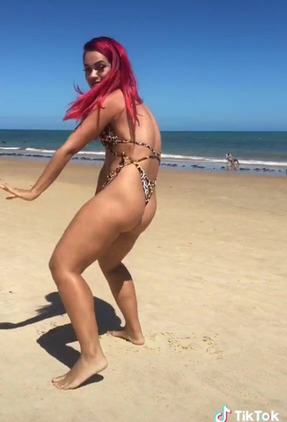 5. Dulce Mayca Delduque Con Bikini Leopardo En La Playa