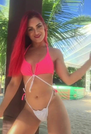 Caliente Mayca Delduque con Sujetador de Bikini