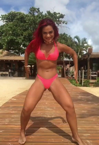 Mayca Delduque con Apasionantes Bikini