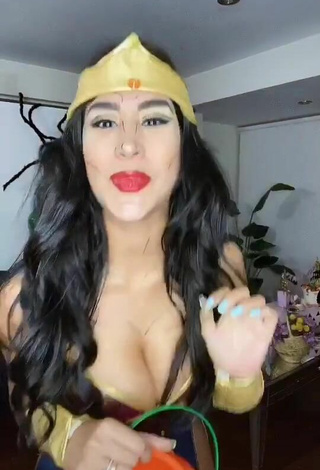 1. Sexy Melissa Paredes Enseña Disfraces