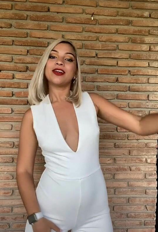 5. Sexy Melissa Santos Con Mono Blanco Sin Brassière