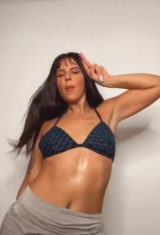 Caliente Nathy Peluso con Sujetador de Bikini