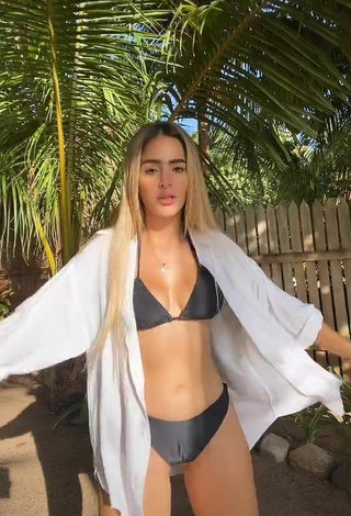 5. Nicolle Figueroa Con Provocativos Bikini Negro En La Playa