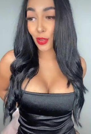 3. Sexy Pao Castillo Enseña Disfraces