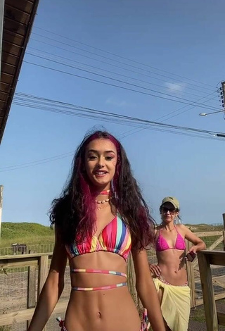 4. Sexy Queen Layka Girl Con Bikini