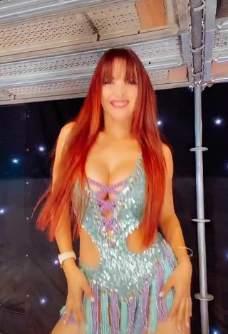 Hermosa Rosángela Espinoza enseña escote con Vestido