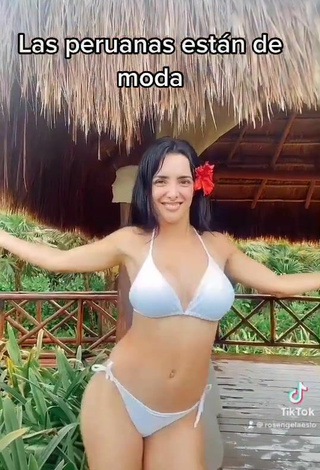 3. Seductora Rosángela Espinoza Enseña Escote Con Irresistibles Bikini Blanco