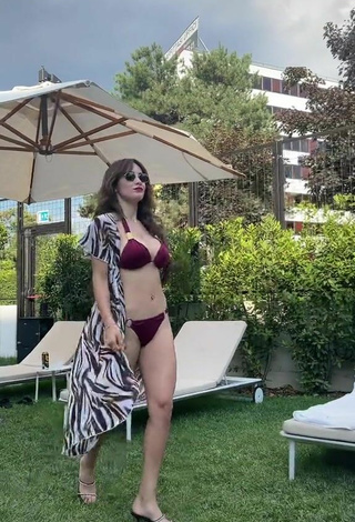 Rosángela Espinoza con Seductores Bikini Rojo y Tetas Saltarinas