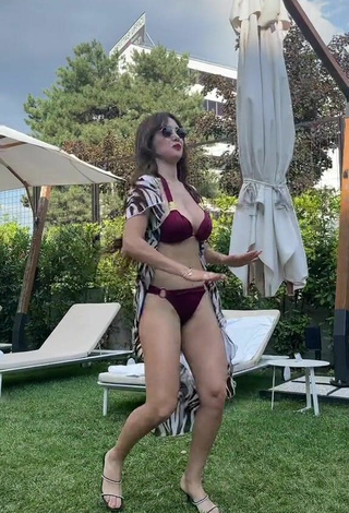 3. Rosángela Espinoza Con Seductores Bikini Rojo Y Tetas Saltarinas