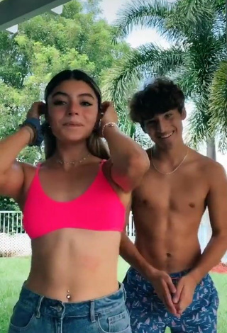 5. Hermosa Sabrina Quesada Con Sujetador De Bikini