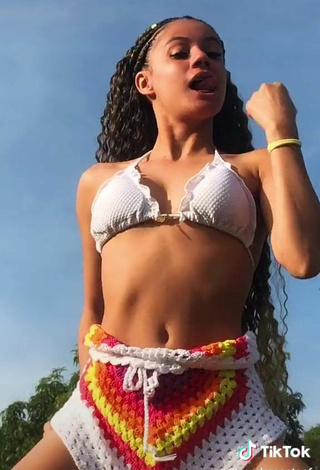 5. Increíble Sandra Costa Con Sujetador De Bikini