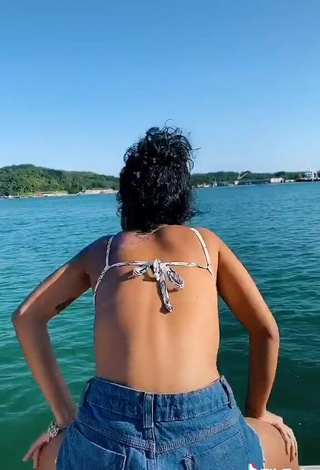 4. Bonita Sthefane Matos Con Pantalones Cortos En Un Barco Mientras Hace Twerking