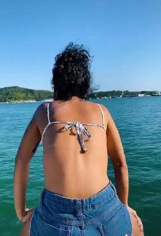 5. Bonita Sthefane Matos Con Pantalones Cortos En Un Barco Mientras Hace Twerking