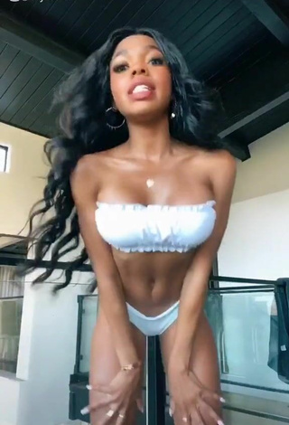 Increíble Teala Dunn Enseña el culo