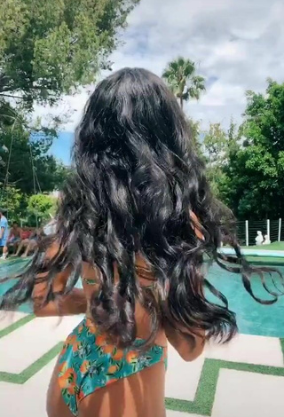 2. Magnífica Teala Dunn Enseña El Culo En La Piscina