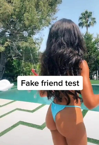 4. Adorable Teala Dunn Enseña El Culo En La Piscina