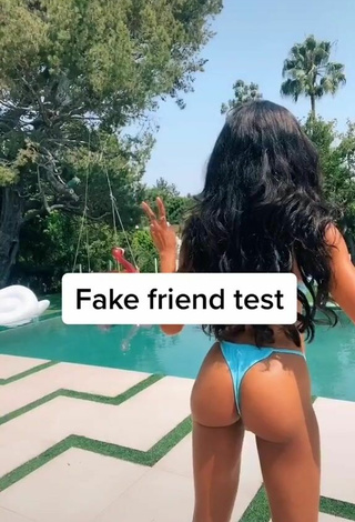 5. Adorable Teala Dunn Enseña El Culo En La Piscina