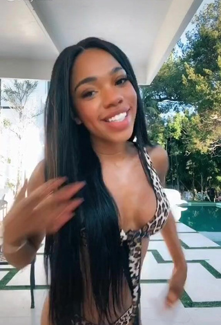 Preciosa Teala Dunn Enseña el culo