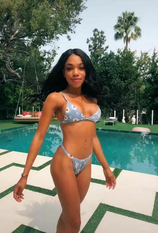 5. Dulce Teala Dunn Enseña El Culo En La Piscina