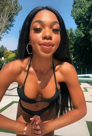 5. Teala Dunn Parece Preciosa Con Bikini Negro