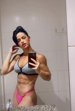 3. Cariño Yanne Con Sensuales Sujetador De Bikini