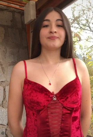 Sexy Catalina Sánchez con Top Rojo