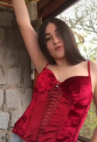 5. Sexy Catalina Sánchez Con Top Rojo