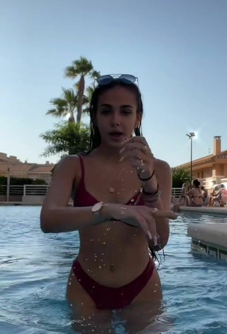 4. Sexy Andrea Palazon Con Bikini Rojo En La Piscina