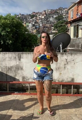 Sexy Bárbara Labres con Bikini