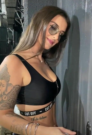 Hermosa Bárbara Labres con Sujetador Deportivo Negro