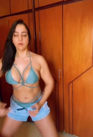 4. Sexy Dri Santos Con Bikini Oliva Y Tetas Saltarinas