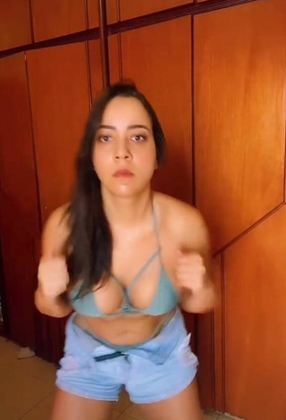 5. Sexy Dri Santos Con Bikini Oliva Y Tetas Saltarinas