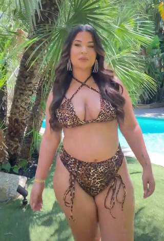 Bonita FashionNova Enseña el culo