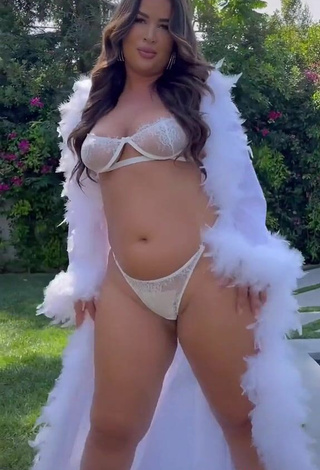 3. Sexy FashionNova Enseña El Culo