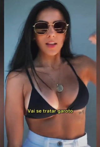 2. Bonita Isadora Nogueira Enseña Escote Con Sujetador De Bikini Y Tetas Saltarinas