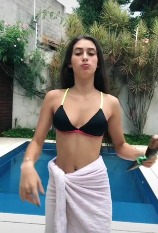 Caliente kauhofem_2 con Sujetador de Bikini en la piscina