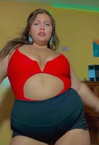 4. Más Caliente Lexie Lemon Enseña Escote Con Top Rojo Y Tetas Saltarinas