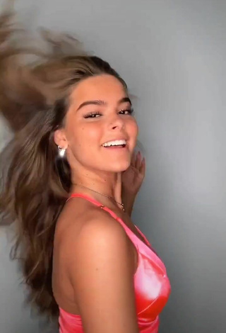 4. Sexy Giulia Amato Con Top Rosado Margarita