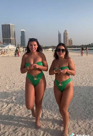 3. Sexy Nourhène Con Bikini Verde En La Playa