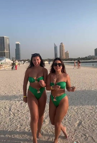 5. Sexy Nourhène Con Bikini Verde En La Playa