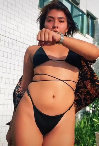 3. Caliente Taynara Cabral Con Bikini Negro