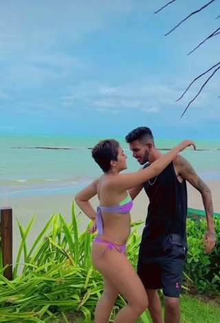 Hermosa Taynara Cabral Enseña el culo en la playa