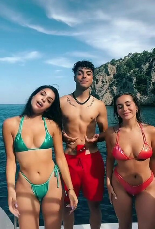 Maravillosa Victoria Caro con Bikini en un barco