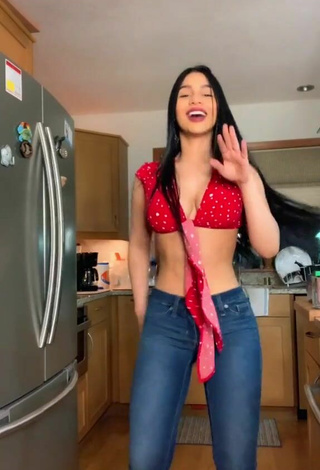 Cariño Barbara Ramirez con Sensuales Top Corto Rojo