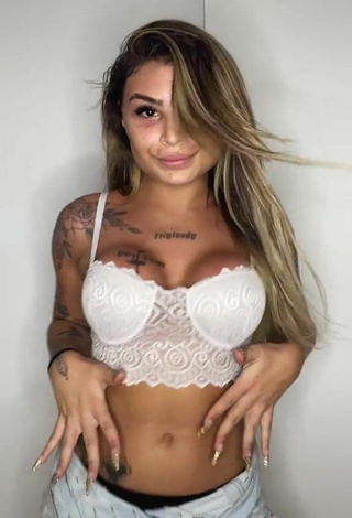 5. Cariño Bárbara Enseña Escote Con Sensuales Top Corto Blanco