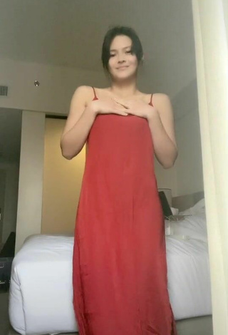 2. Sexy Bianca Umali Con Vestido Rojo