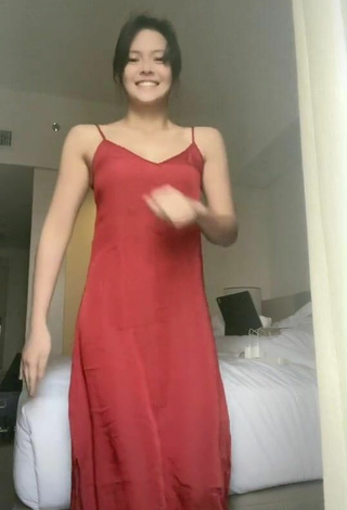 5. Sexy Bianca Umali Con Vestido Rojo