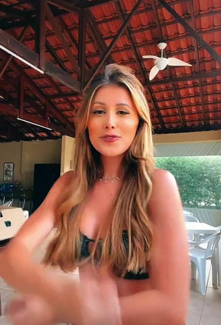 3. Hermosa Ca Garcia Con Sujetador De Bikini