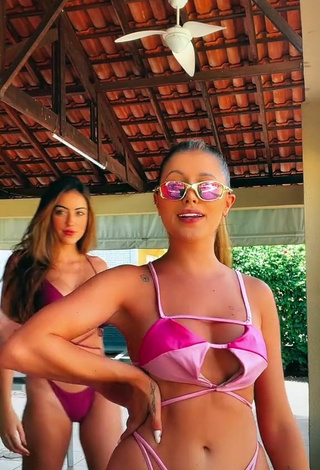 3. Sexy Ca Garcia Enseña Escote Con Bikini